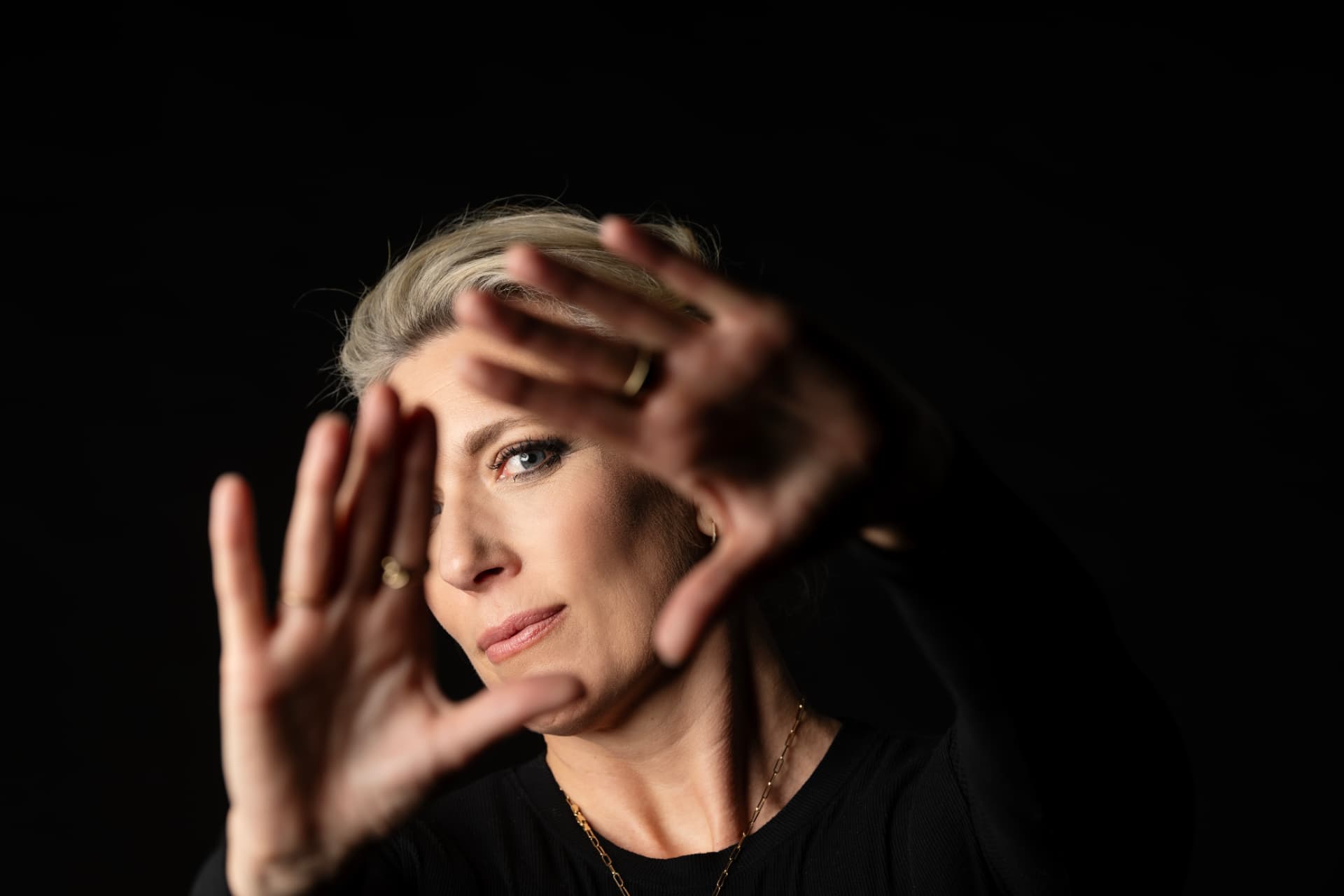 Carrie framing her eye with her hands